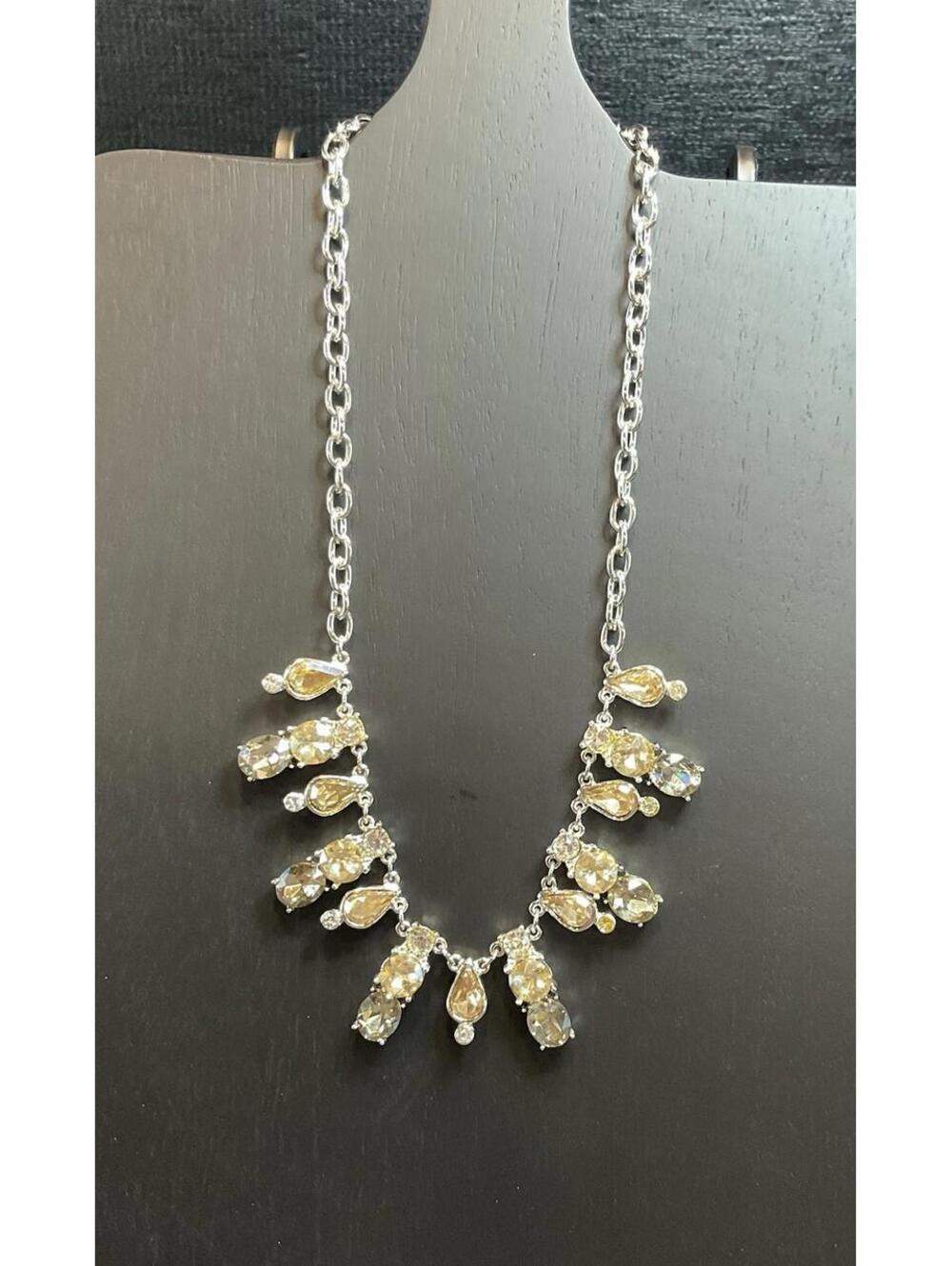 NWOT Beautiful Silver Tone Chain And Rhinestone Necklace #1257